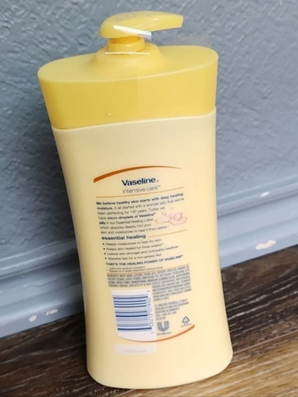 NWT Vaseline Intensive Care Essential Healing Lotion
